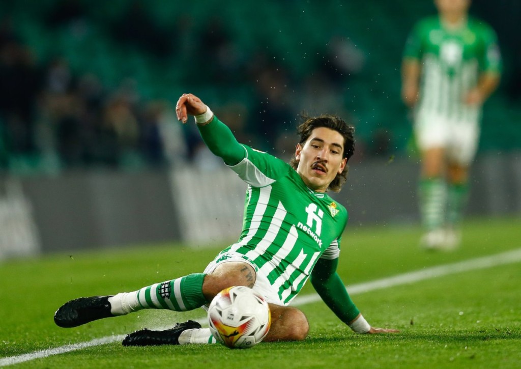 Setzt Betis Sevilla (im Bild: Hector Bellerin) den Erfolgslauf gegen Villarreal fort?