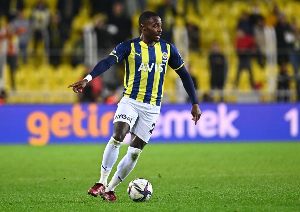 Siegt Fenerbahce (im Bild: Bright Osayi-Samuel) auch beim Lieblingsgegner Kasimpasa?