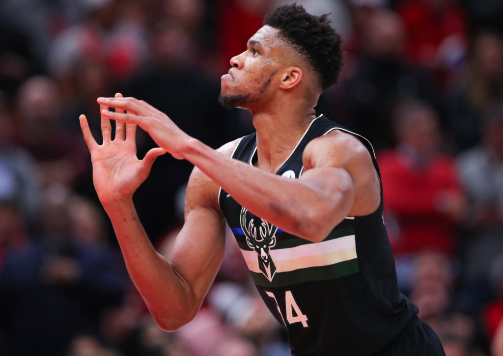 Profitieren die Bucks (im Bild: Giannis Antetokounmpo) im Spitzenspiel der NBA am 06.03.2022 von der Personalnot bei den Suns?