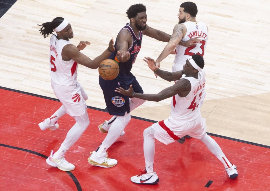 Nimmt es Joel Embiid von den 76ers erneut mit mehreren Raptors auf?