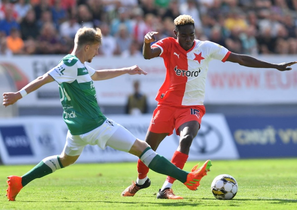 Wird Slavia Prag (im Bild: Moses Usor) der Favoritenrolle gegen CFR Cluj gerecht?