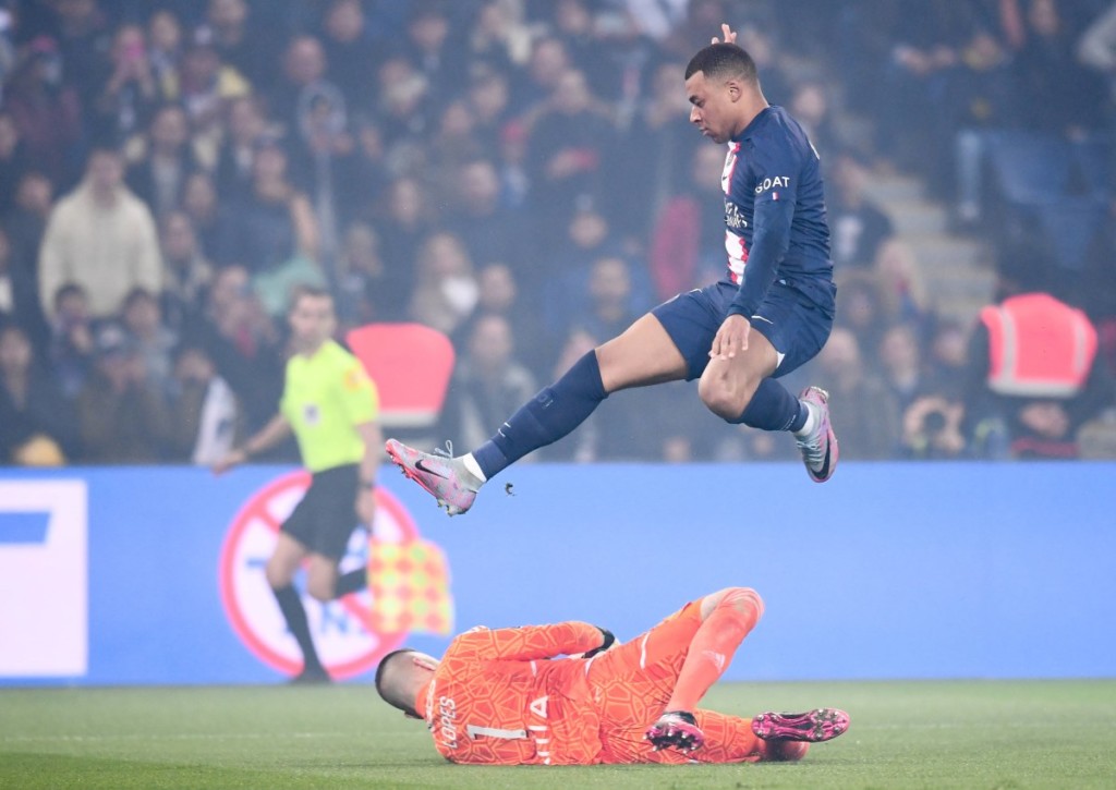 Lässt PSG (im Bild: Kylian Mbappe) auch in Nizza wieder Federn?