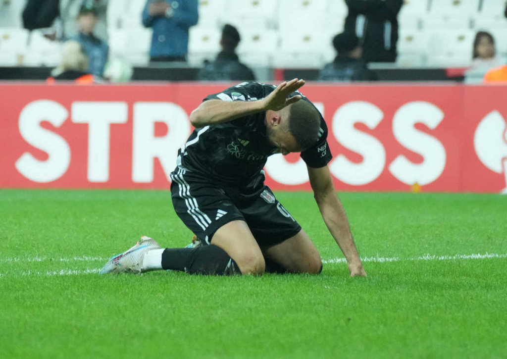 Setzt sich die Talfahrt von Besiktas (im Bild: Cenk Tosun) gegen Basaksehir fort?