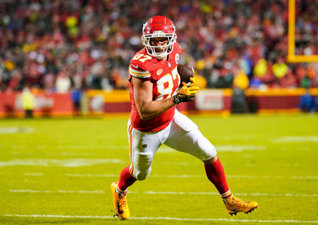 Trägt Travis Kelce im Duell seiner Chiefs gegen die Packers das Ei in die Endzone?