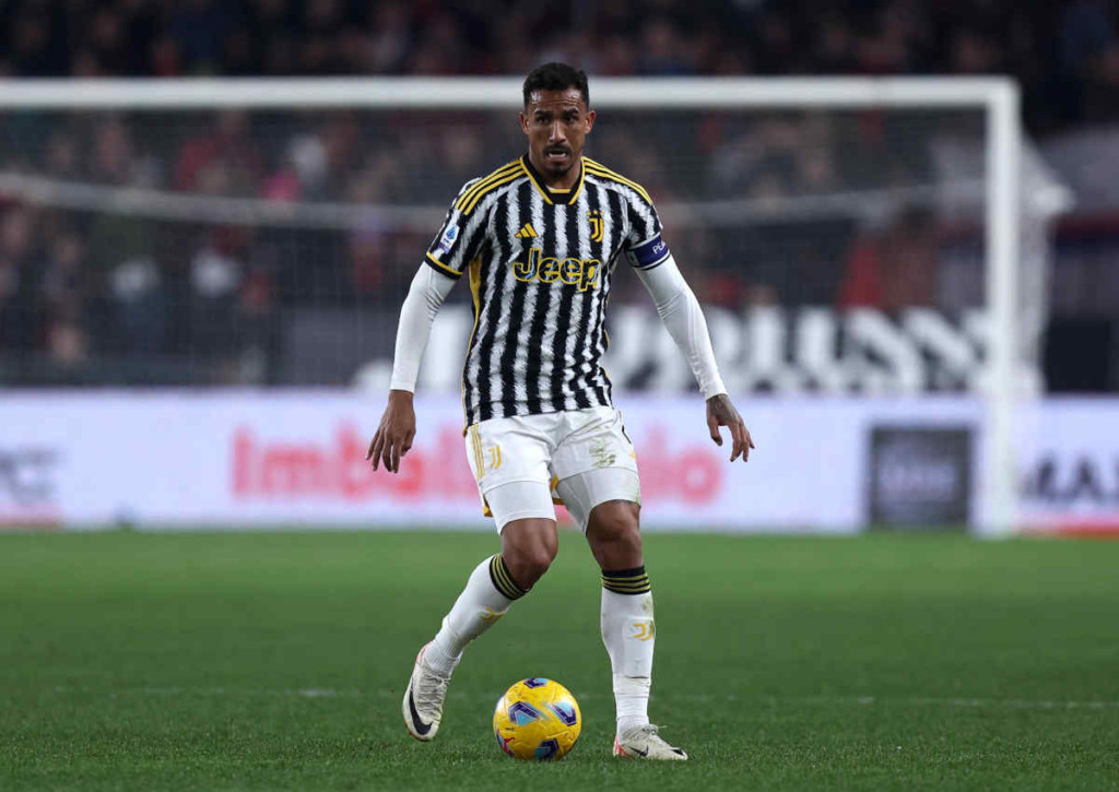 Kann Frosinone auch dem Favoriten Juventus (im Bild: Danilo) ein Bein stellen?