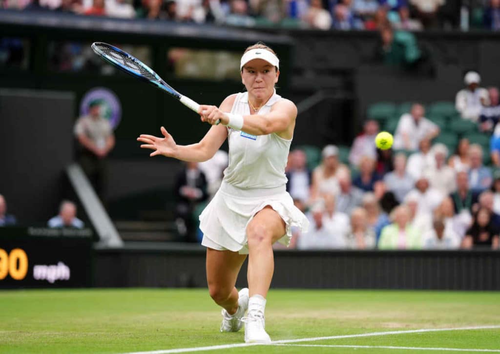 Welche Dame setzt ihre beeindruckendes Wimbledon-Märchen fort? Lulu Sun oder Donna Vekic?
