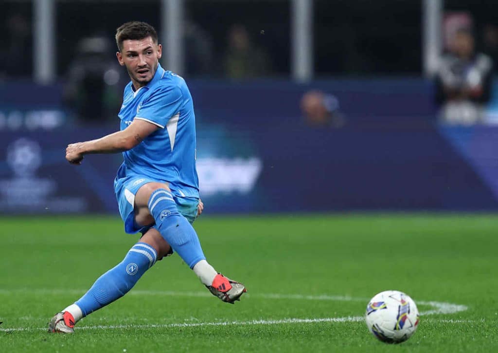 Behauptet Neapel (im Bild: Billy Gilmour) im Topspiel gegen Atalanta Bergamo die Tabellenspitze?