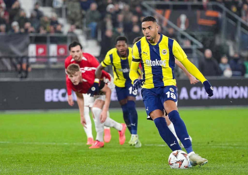 Fenerbahce (im Bild: Youssef En-Nesyri) darf sich gegen Sivasspor keinen Ausrutscher erlauben.